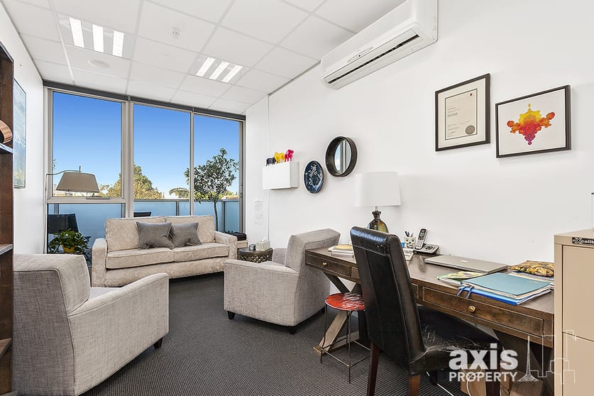 Click to view all images 208/122 Toorak Road South Yarra VIC 3141 - Image 3