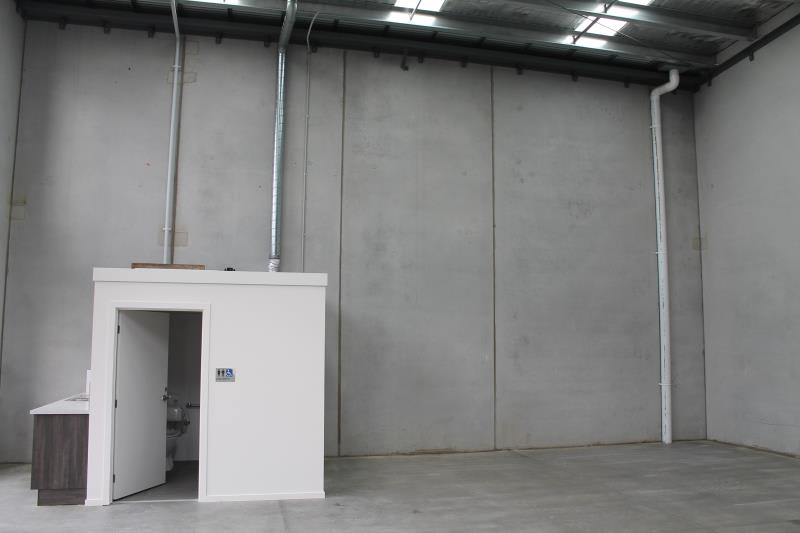 Click to view all images Unit 7/6-8 Morialta Road Cranbourne West VIC 3977 - Image 3