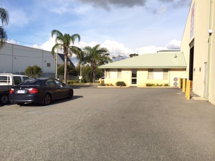 Click to view all images 8 Casino Street Welshpool WA 6106 - Image 2