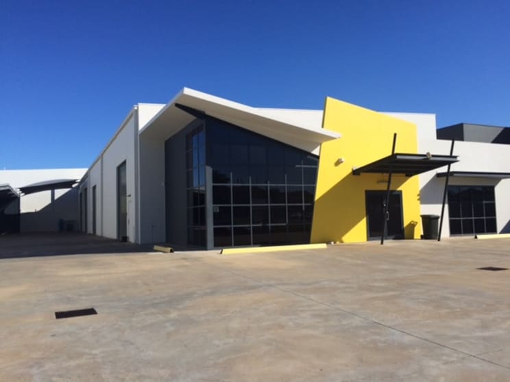 Click to view all images 4 Colin Jamieson Drive Welshpool WA 6106 - Image 1
