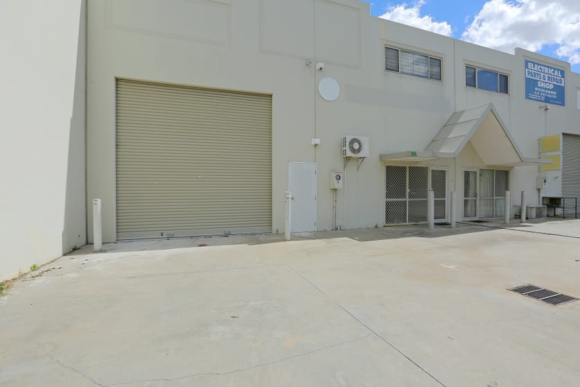 Click to view all images 9A Parkinson Lane Kardinya WA 6163 - Image 2