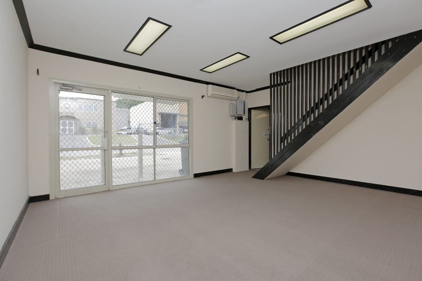Click to view all images 9A Parkinson Lane Kardinya WA 6163 - Image 3