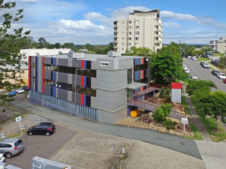 Click to view all images 2/12 Riverview Terrace Indooroopilly QLD 4068 - Image 1