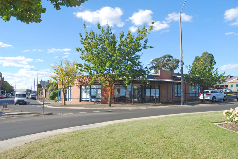 Click to view all images 18 Humffray Street North Bakery Hill VIC 3350 - Image 3