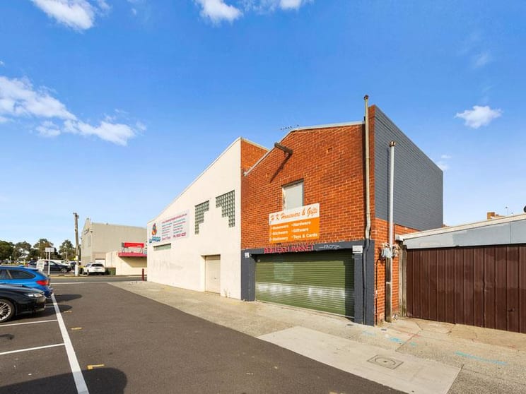 Click to view all images 379 Centre Road Bentleigh VIC 3204 - Image 2