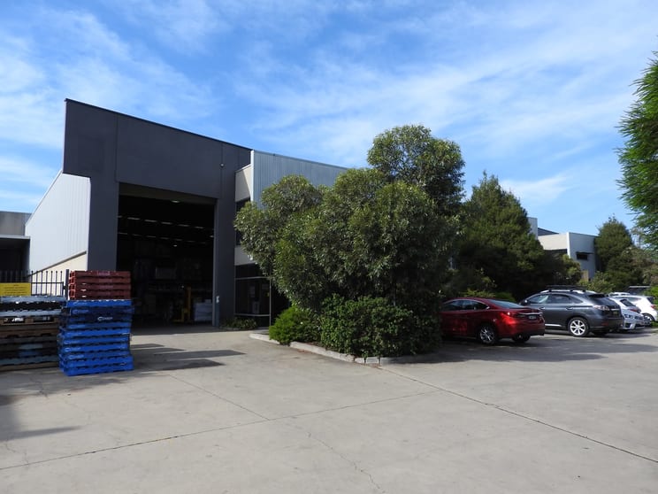 Click to view all images 135 Woodlands Drive Braeside VIC 3195 - Image 1