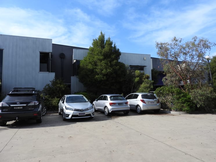 Click to view all images 135 Woodlands Drive Braeside VIC 3195 - Image 2