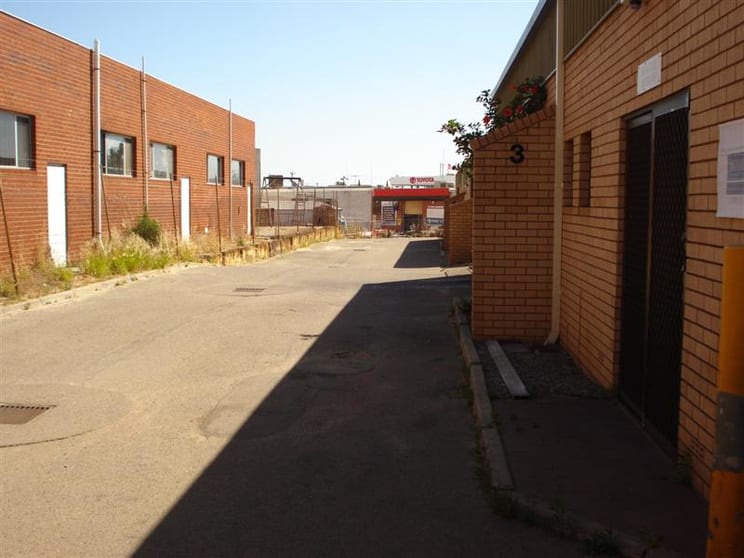 Click to view all images 2&3/229 Bank Street Welshpool WA 6106 - Image 2