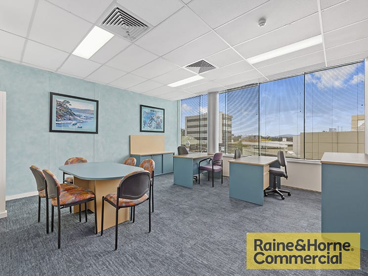Click to view all images 3D Stamford Road Indooroopilly QLD 4068 - Image 2
