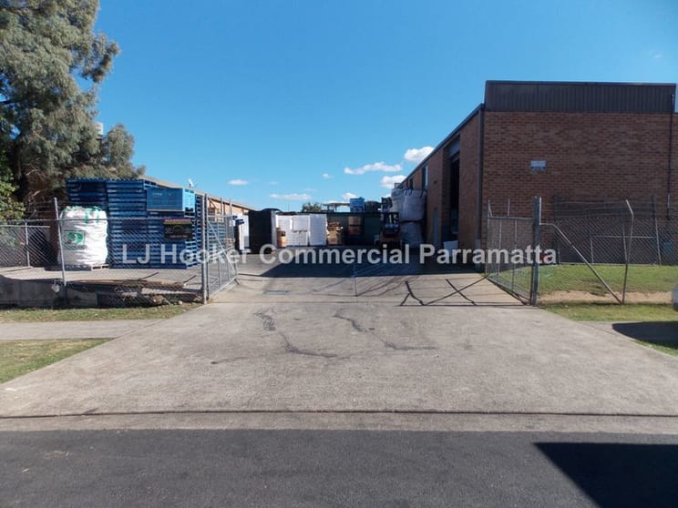 Click to view all images 3 & 4/62 Kurrajong Avenue Mount Druitt NSW 2770 - Image 2