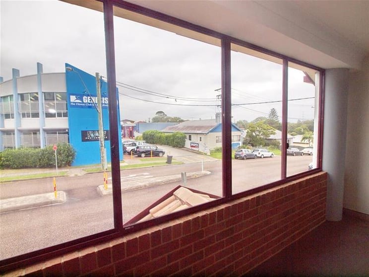 Click to view all images (Unit 4)/2 Smith Street Charlestown NSW 2290 - Image 2