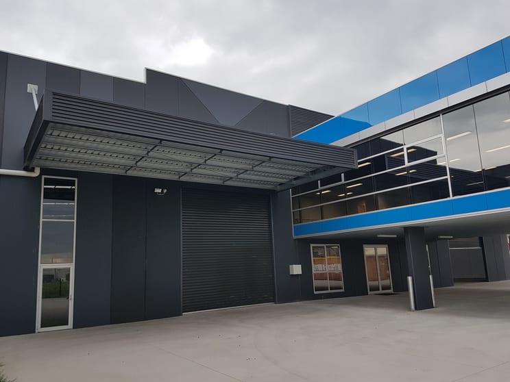 Click to view all images 5 - 7 Kimpton Way Altona VIC 3018 - Image 2