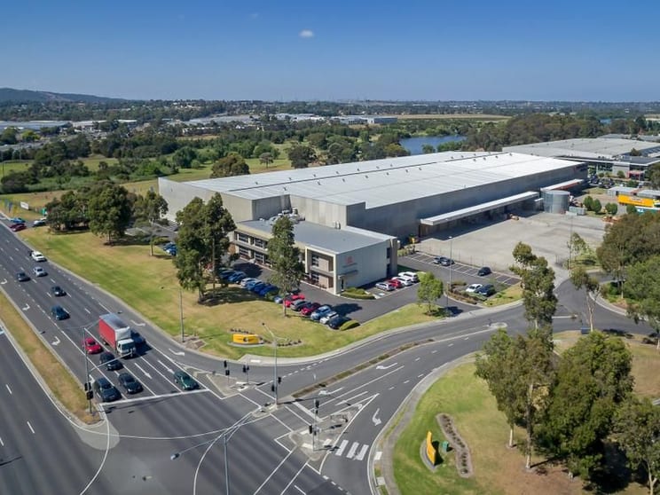 Click to view all images 1 Centre Road Scoresby VIC 3179 - Image 1