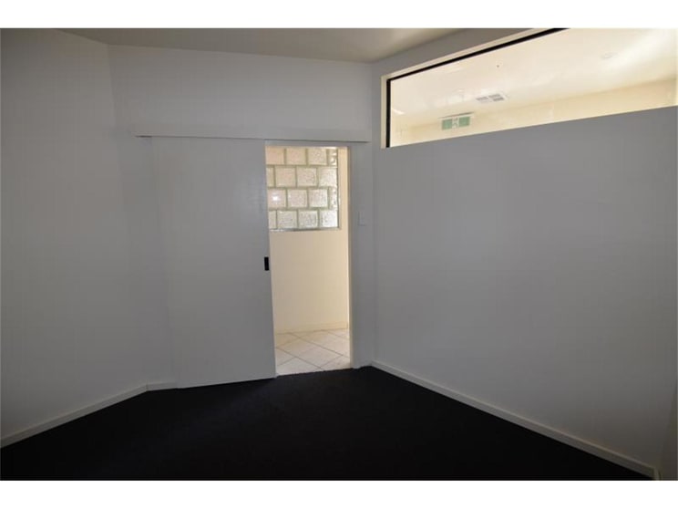 Click to view all images 127 Sir Donald Bradman Drive Hilton SA 5033 - Image 3