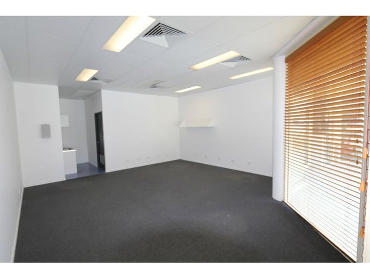 Click to view all images 4/12 Classic Way Burleigh Waters QLD 4220 - Image 3