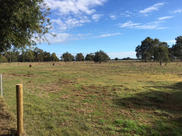 Click to view all images 1 Greenlands Road Pinjarra WA 6208 - Image 1