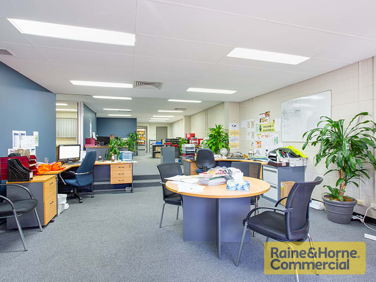 Click to view all images 38 Walker Street Tennyson QLD 4105 - Image 3