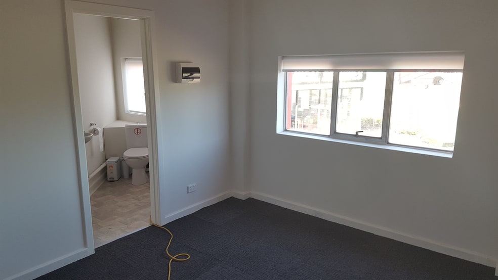 Click to view all images 1/825 Nepean Highway Brighton VIC 3186 - Image 3