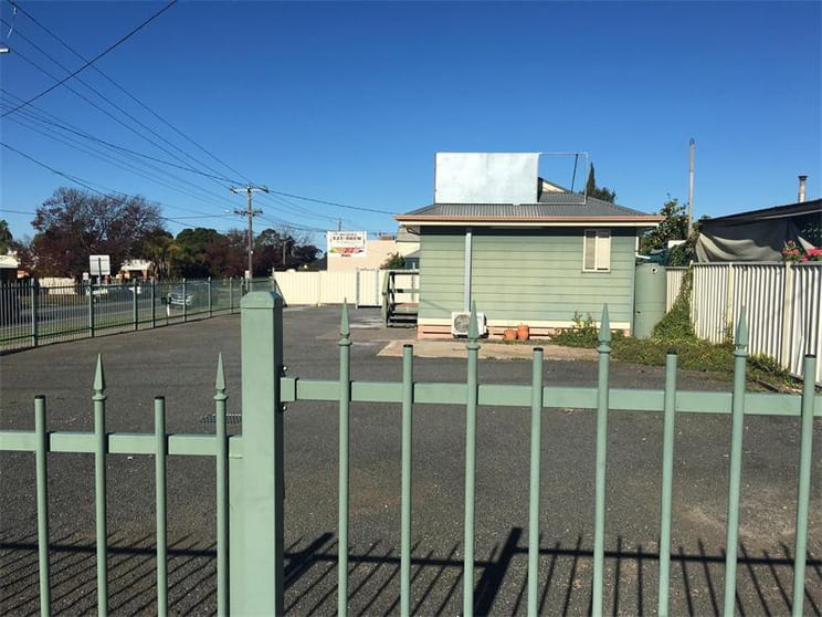 Click to view all images 79 Seventh Street Mildura VIC 3500 - Image 2