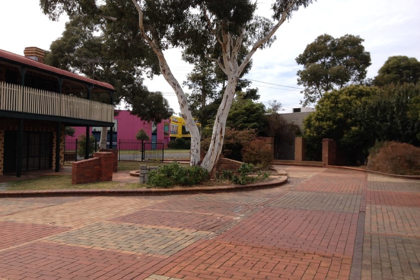 Click to view all images 3 Frankston Gardens Drive Carrum Downs VIC 3201 - Image 2