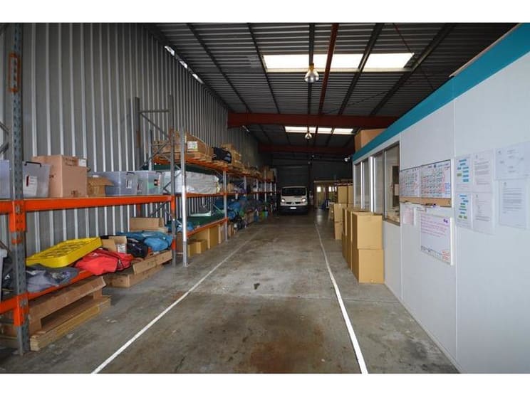Click to view all images (Unit 1)/36-38 Young Road Lambton NSW 2299 - Image 2
