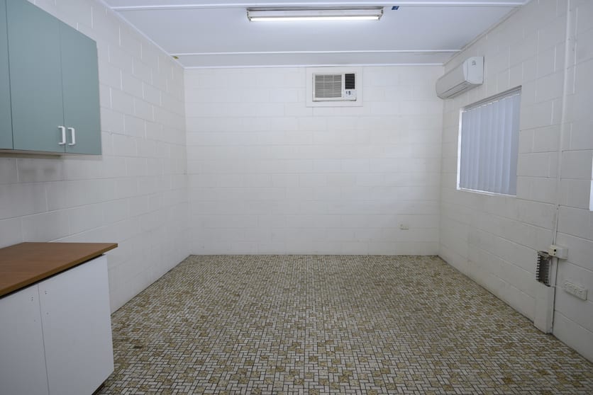 Click to view all images 4/111 Coonawarra Road Winnellie NT 0820 - Image 3