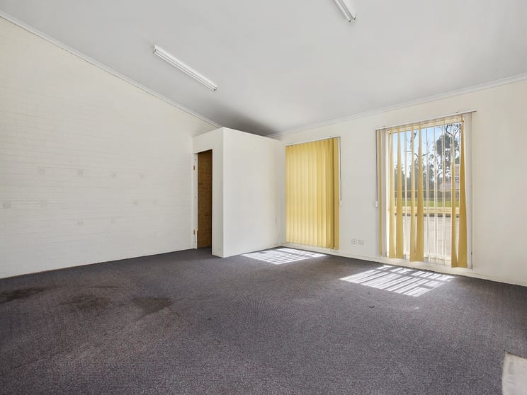 Click to view all images 2/1879 Frankston-Flinders Road Hastings VIC 3915 - Image 3