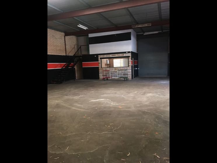 Click to view all images Newton SA 5074 - Image 2