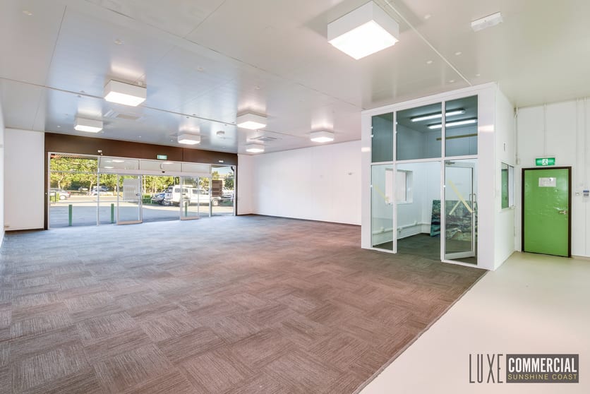 Click to view all images 124 Eumundi Road Noosaville QLD 4566 - Image 2