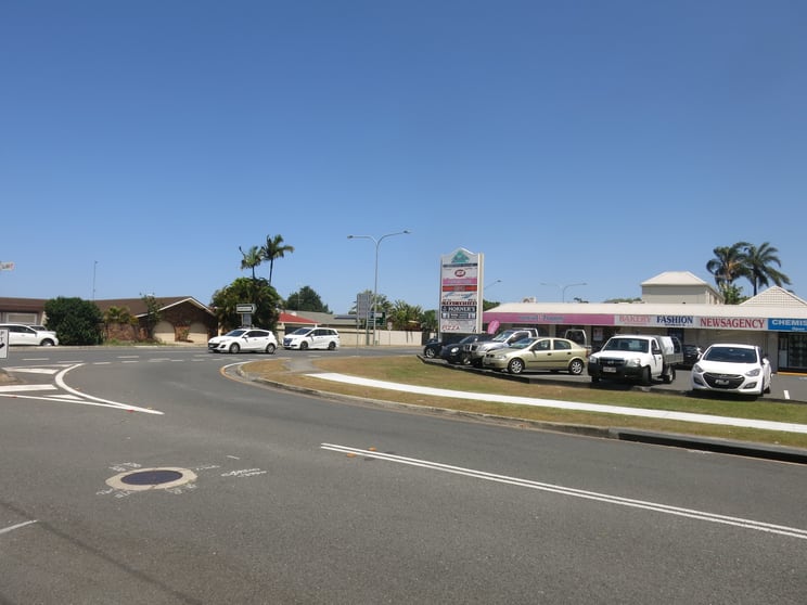 Click to view all images 24/20 BUNDALL ROAD Bundall QLD 4217 - Image 3