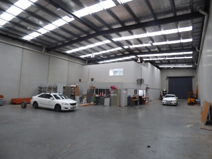 Click to view all images 11 Garden Boulevard Dingley Village VIC 3172 - Image 3