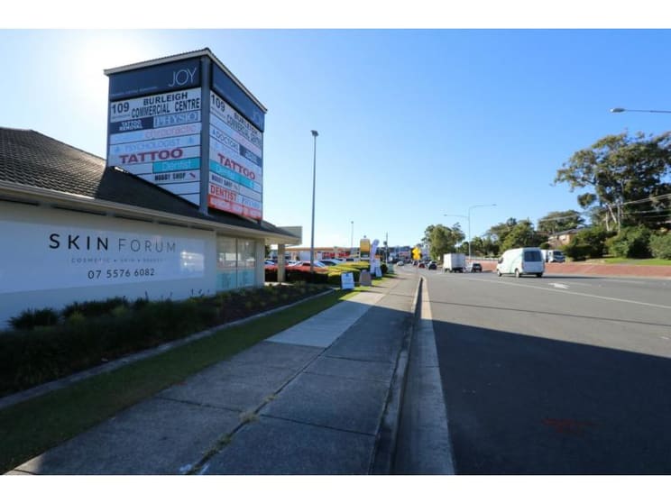 Click to view all images 3/109 West Burleigh Road Burleigh Heads QLD 4220 - Image 3