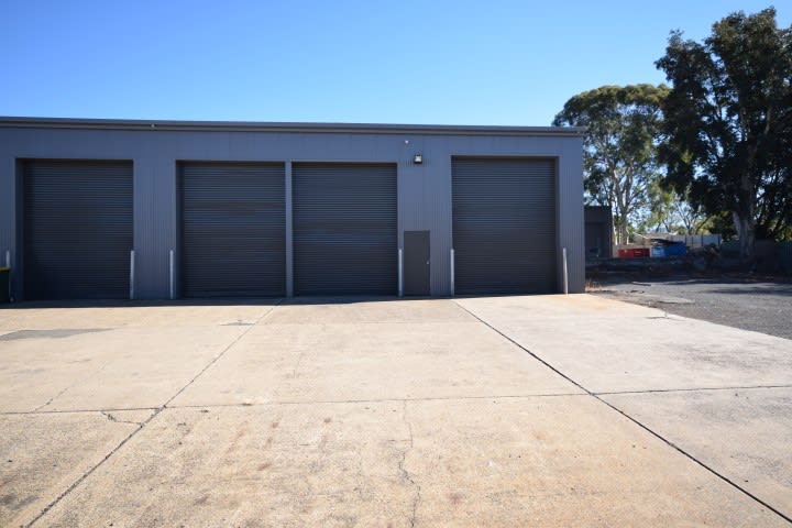 Click to view all images 18b CONCORDE WAY Bomaderry NSW 2541 - Image 2