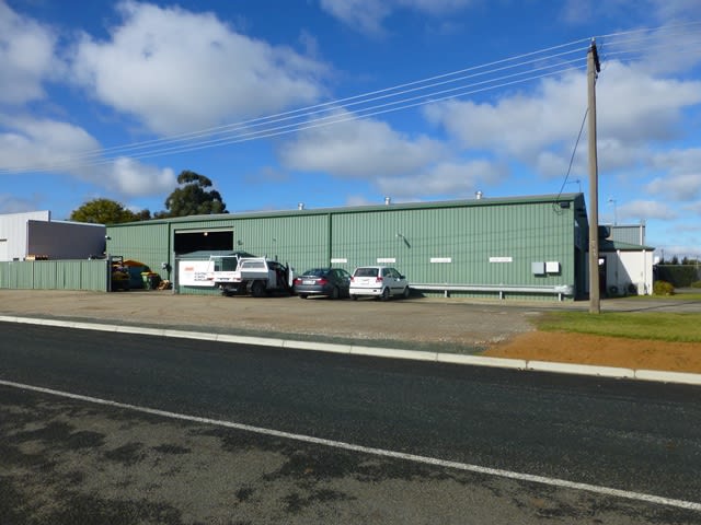 Click to view all images 40 Hume Street Echuca VIC 3564 - Image 2