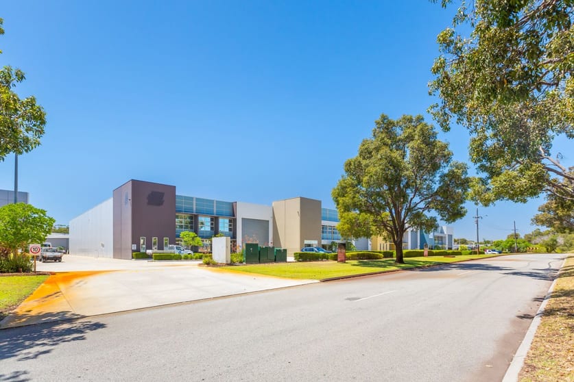 Click to view all images 4/1-9 Kurnall Road Welshpool WA 6106 - Image 1