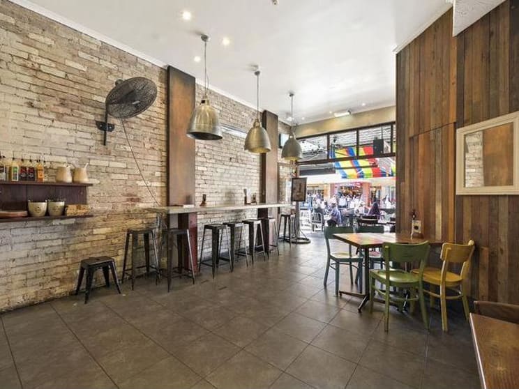 Click to view all images 109 Acland Street St Kilda VIC 3182 - Image 3