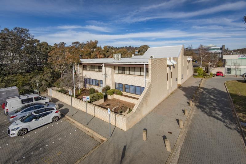 Click to view all images Unit 4 16 Thesiger Court Deakin ACT 2600 - Image 1