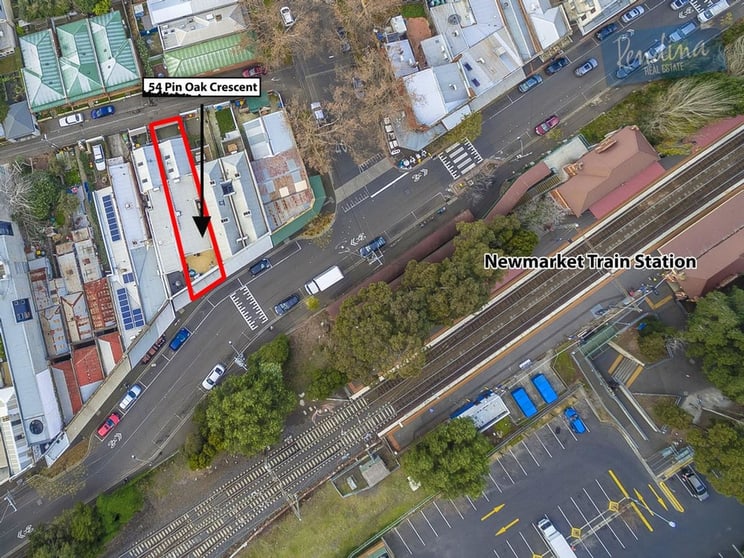 Click to view all images 54 Pin Oak Crescent Flemington VIC 3031 - Image 2