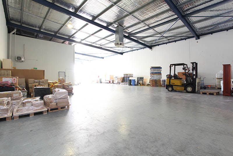 Click to view all images 6 Karratha Street Welshpool WA 6106 - Image 2