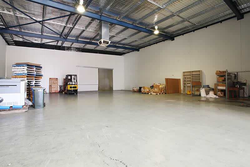 Click to view all images 6 Karratha Street Welshpool WA 6106 - Image 3