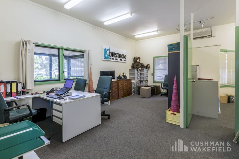 Click to view all images 71 Frasers Road Ashgrove QLD 4060 - Image 2