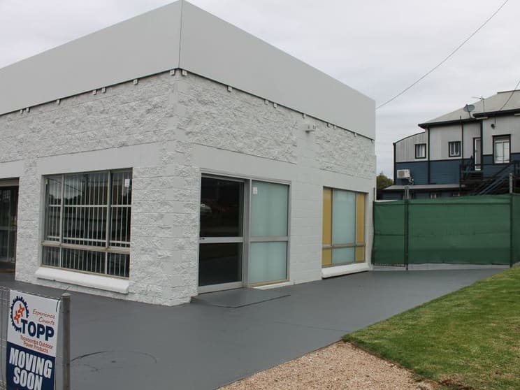 Click to view all images 2 Taylor Street Toowoomba QLD 4350 - Image 2