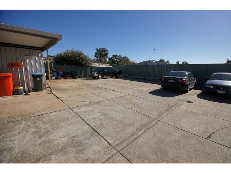 Click to view all images 68 Muller Road Greenacres SA 5086 - Image 3