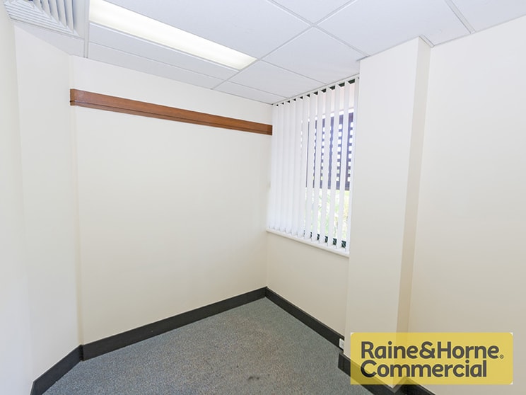 Click to view all images 4/30 Sylvan Road Toowong QLD 4066 - Image 2