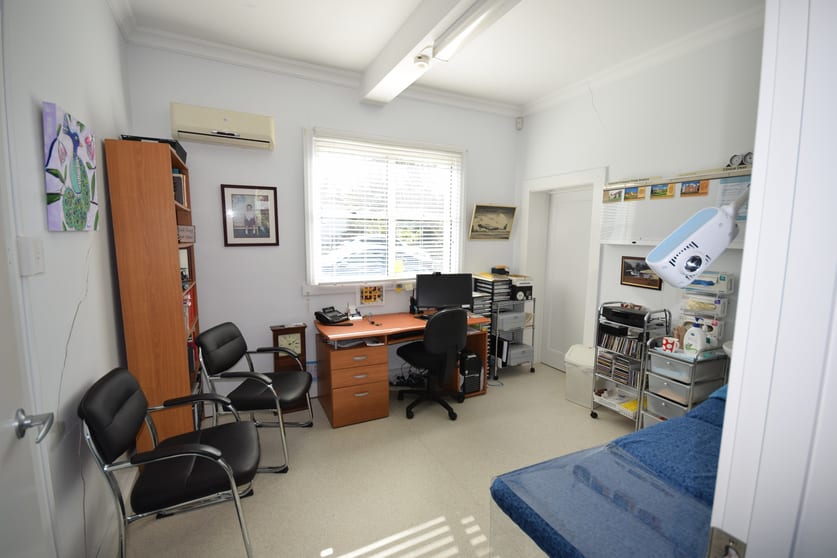 Click to view all images 137 Russell Street - Suite 3 Toowoomba City QLD 4350 - Image 2