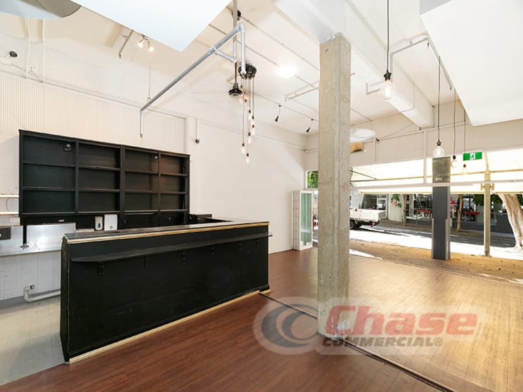 Click to view all images 4/110 Macquarie Street Teneriffe QLD 4005 - Image 1