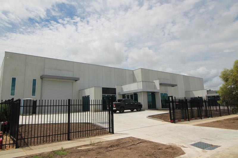 Click to view all images Unit 1/18 Sharnet Circuit Pakenham VIC 3810 - Image 1