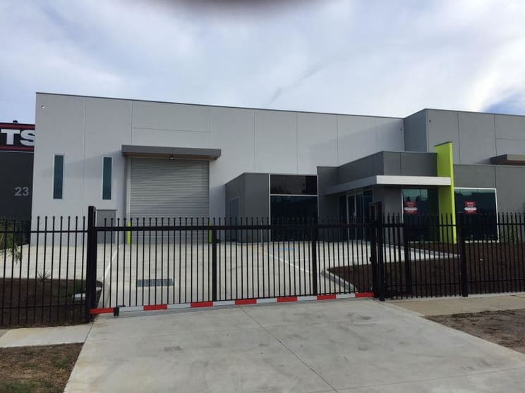 Click to view all images Unit 1/18 Sharnet Circuit Pakenham VIC 3810 - Image 2