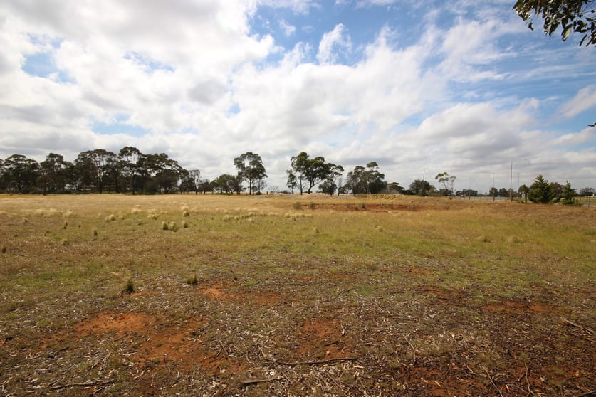 Click to view all images 2 Thompsons Road Keilor North VIC 3036 - Image 3