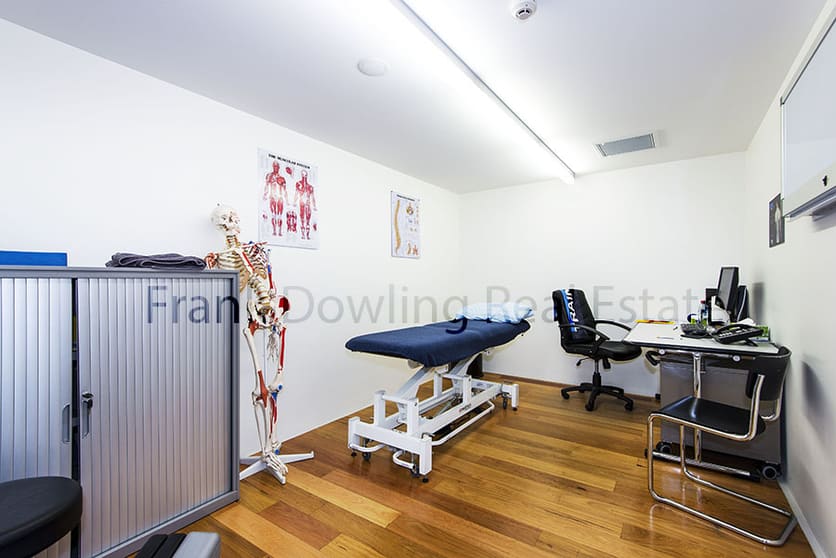 Click to view all images 82 Raleigh Street Essendon VIC 3040 - Image 3
